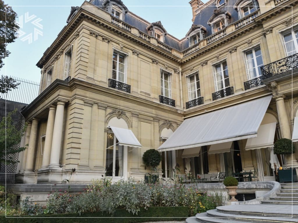 Soirée à l'hôtel avec l'agence événementielle Location hôtel Particulier Paris
